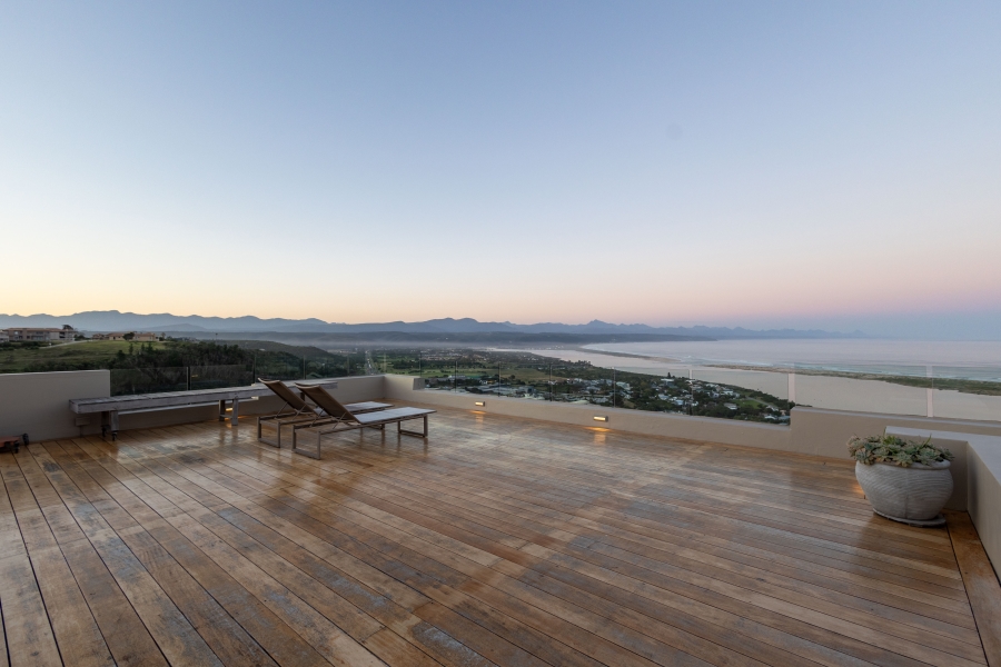 7 Bedroom Property for Sale in Bowtie Western Cape